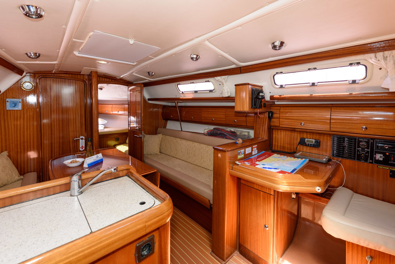 Bavaria 36 — photo 5