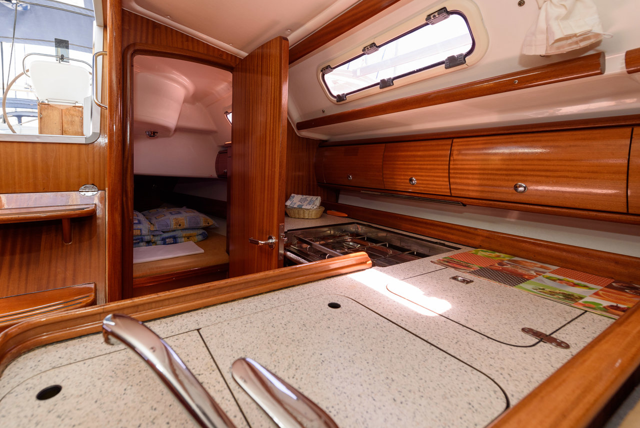 Bavaria 36 — photo 7