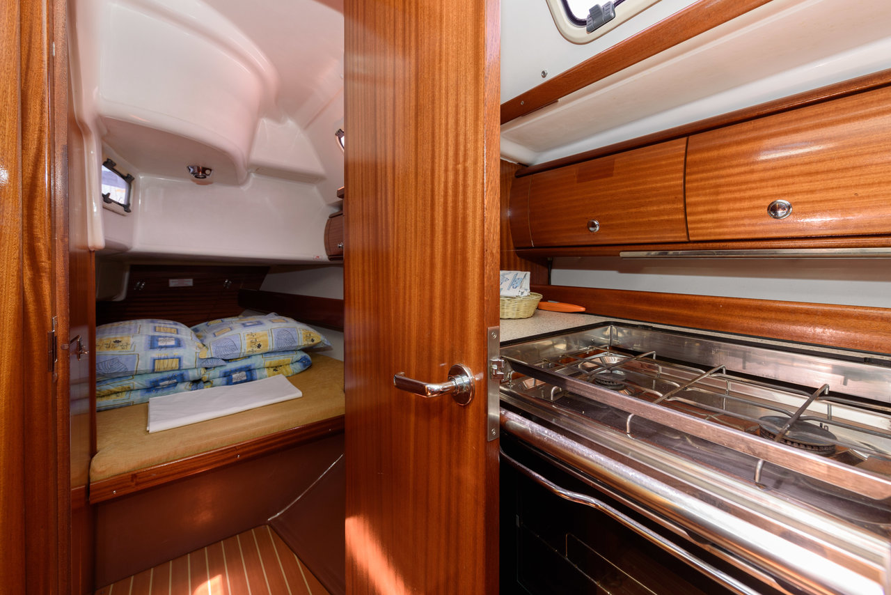 Bavaria 36 — photo 9