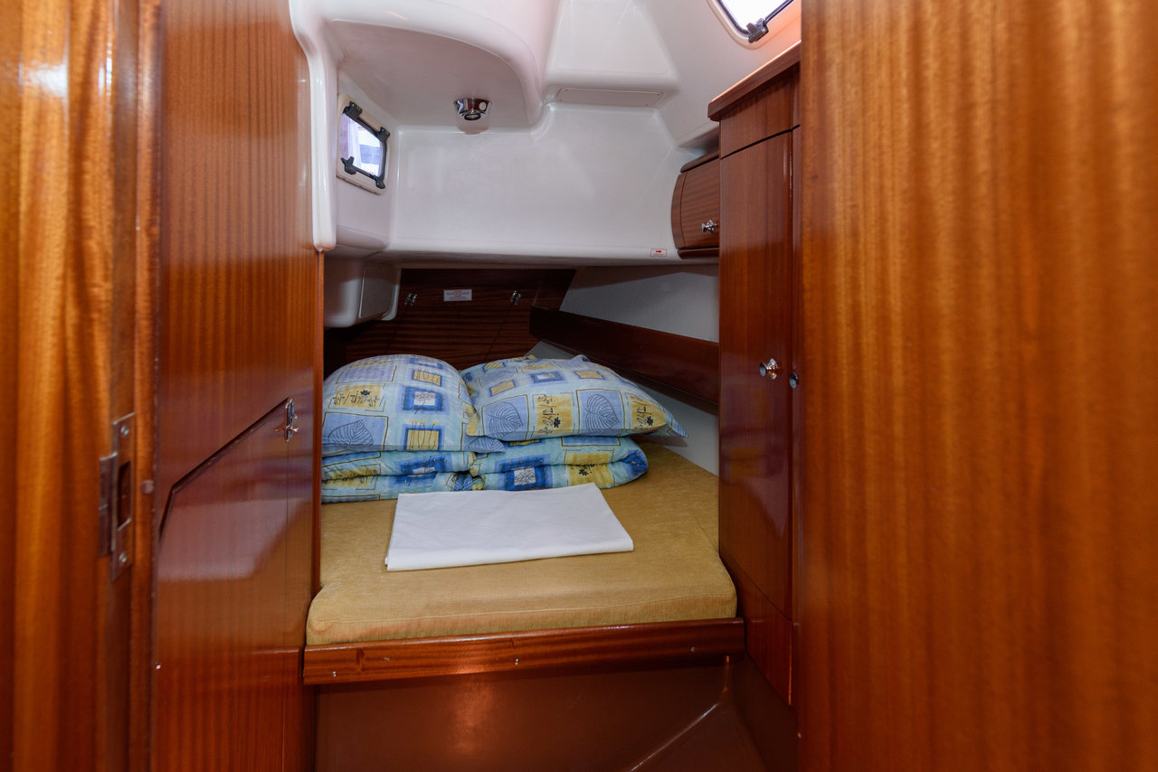 Bavaria 36 — photo 11