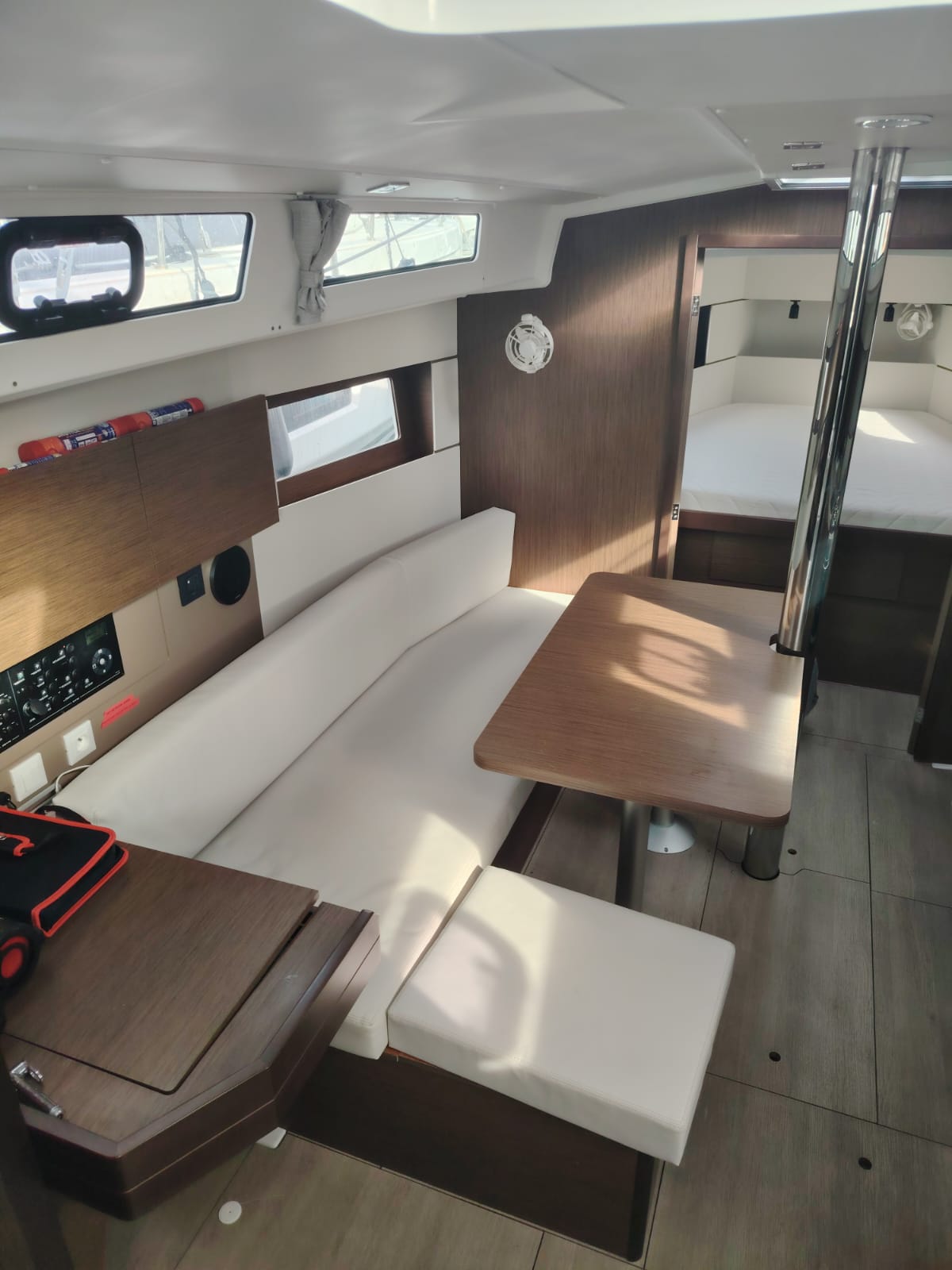 Oceanis 38.1 — photo 9