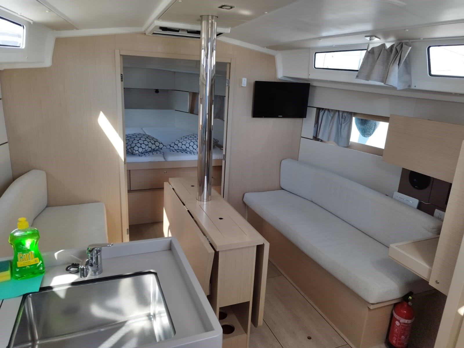 Oceanis 38.1 — photo 10