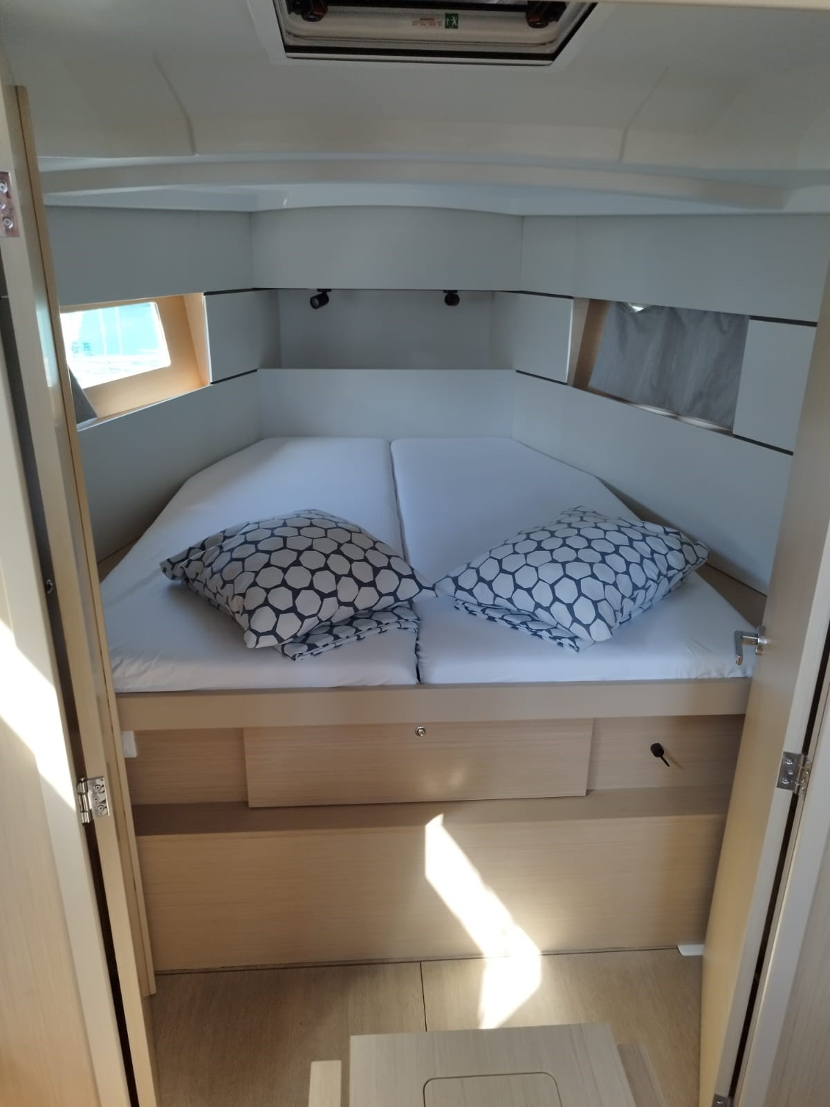 Oceanis 38.1 — photo 15