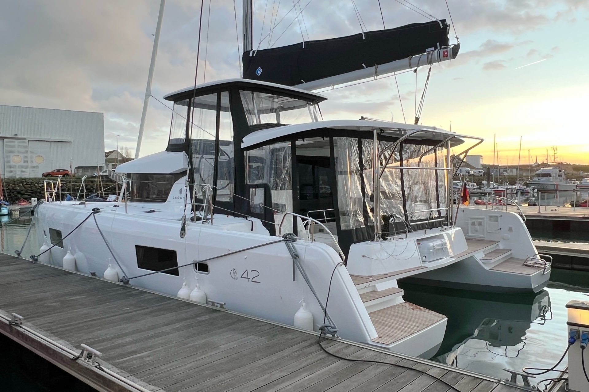Lagoon 42 - 3 + 1 cab. — photo 4