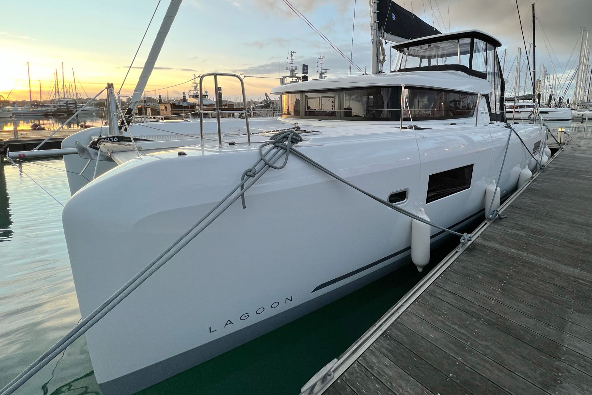 Lagoon 42 - 3 + 1 cab. — photo 5
