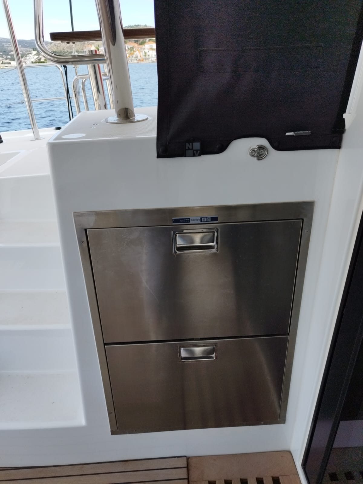 Lagoon 42 - 3 + 1 cab. — photo 9