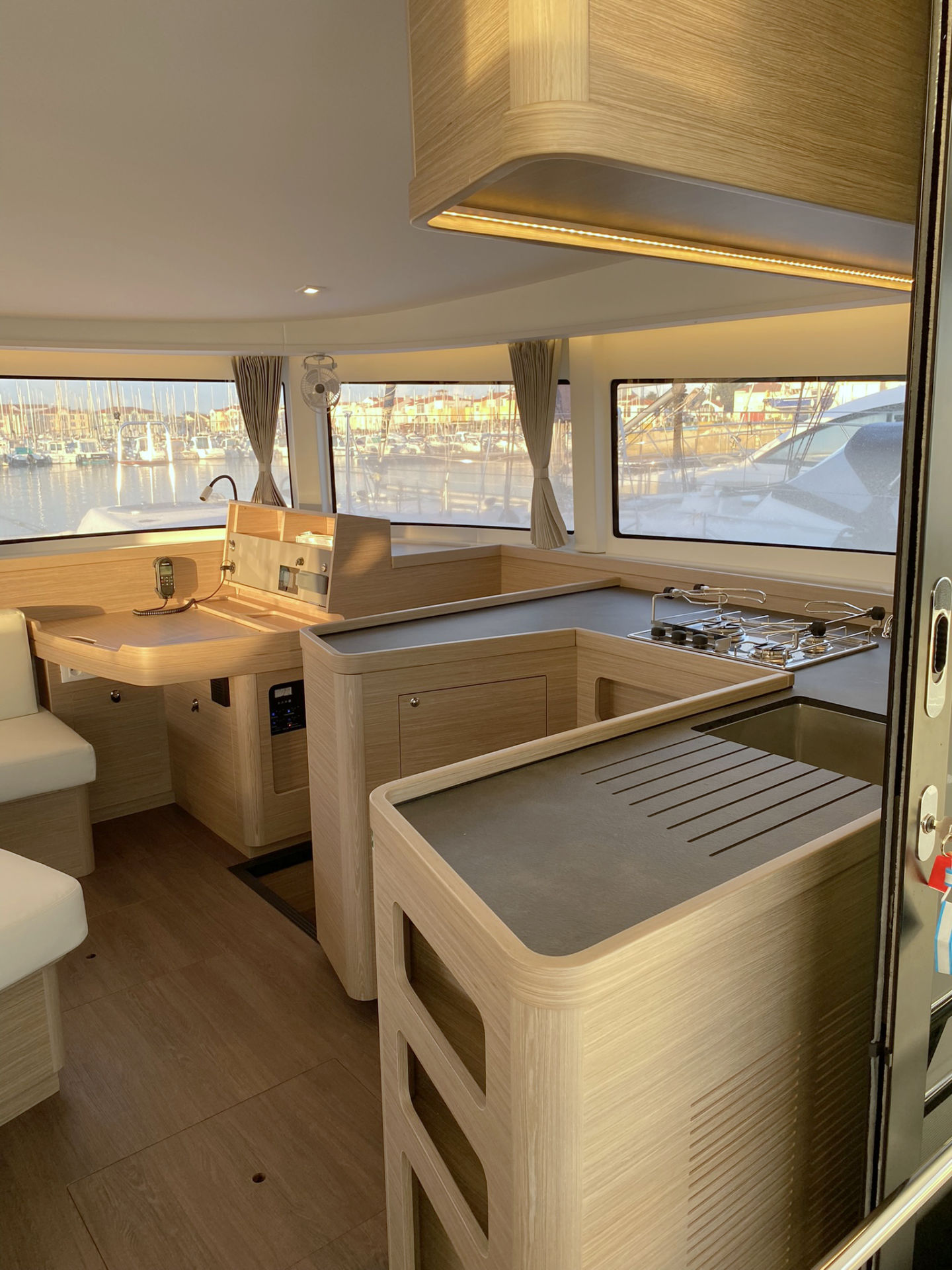 Lagoon 42 - 3 + 1 cab. — photo 14