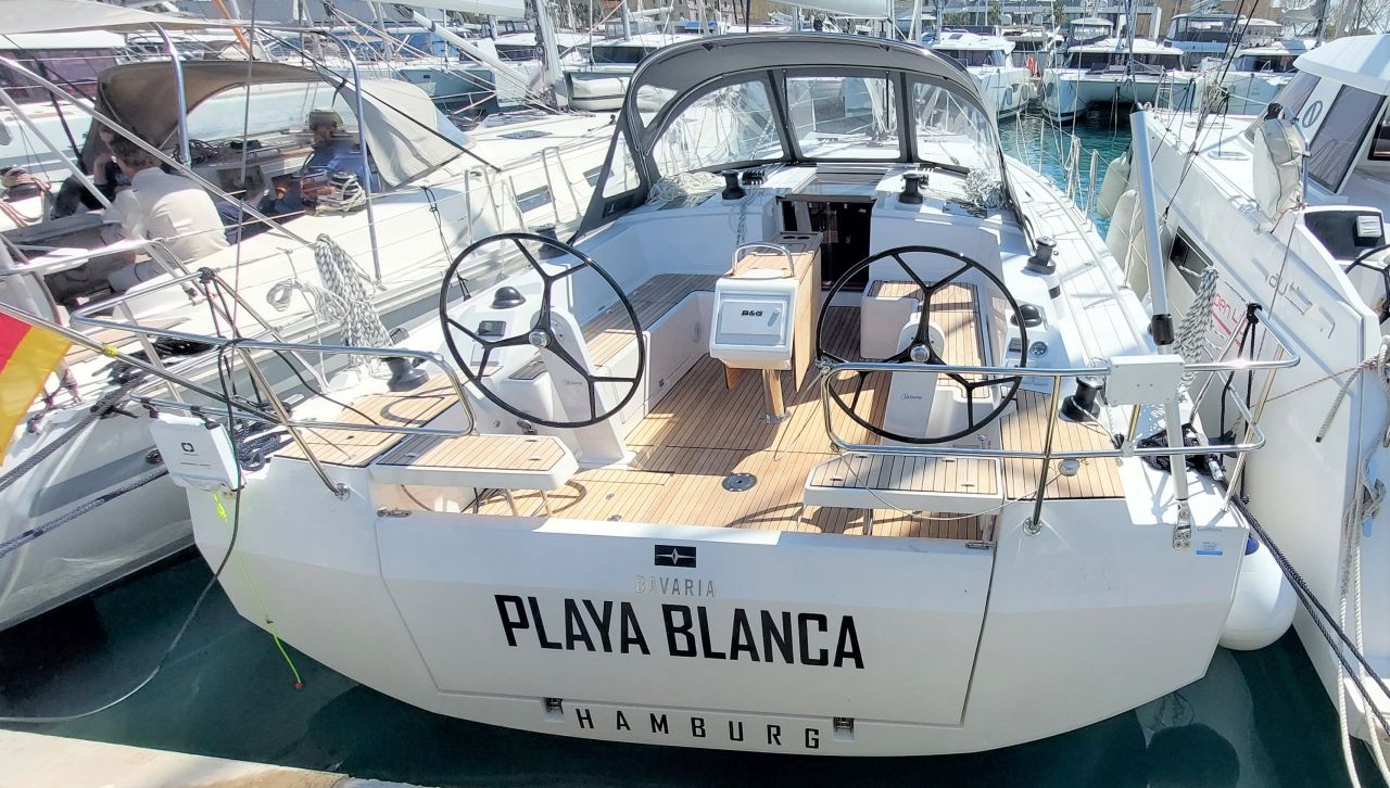 Bavaria C42 — photo 1