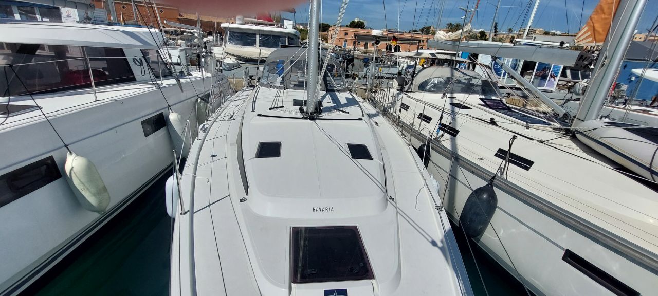 Bavaria C42 — photo 3