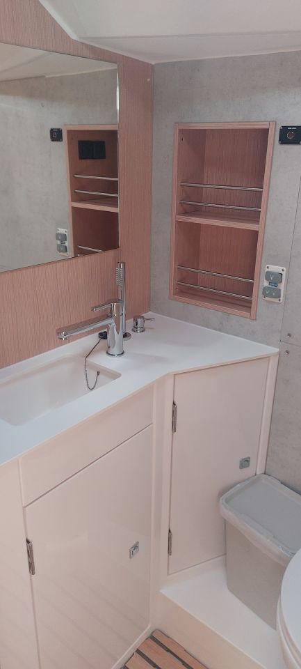 Bavaria C42 — photo 11