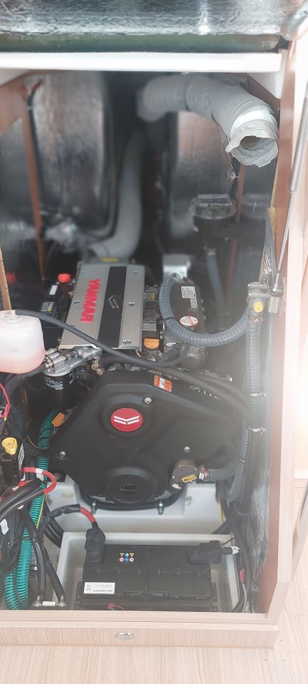 Bavaria C42 — photo 12