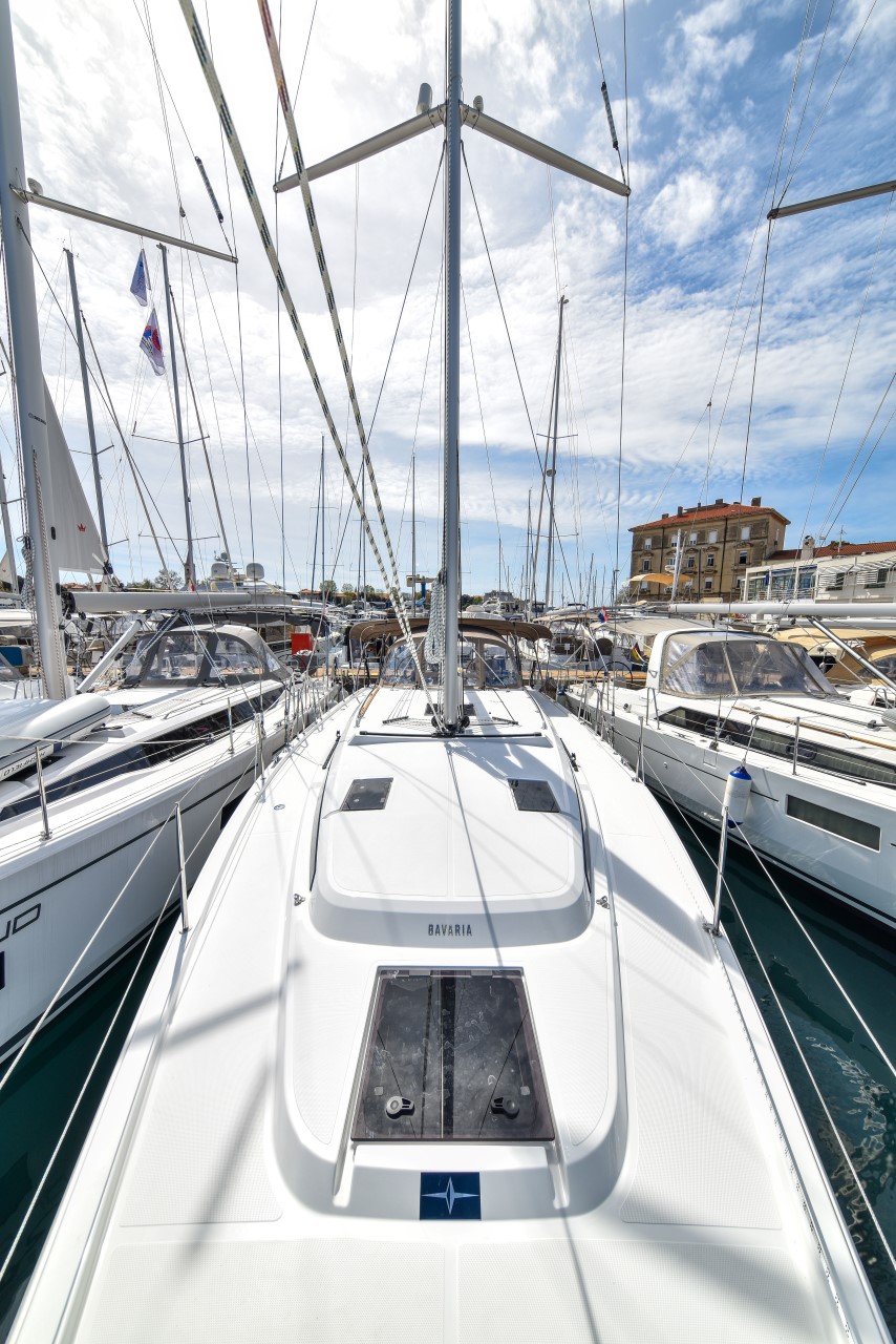Bavaria C42 — photo 6