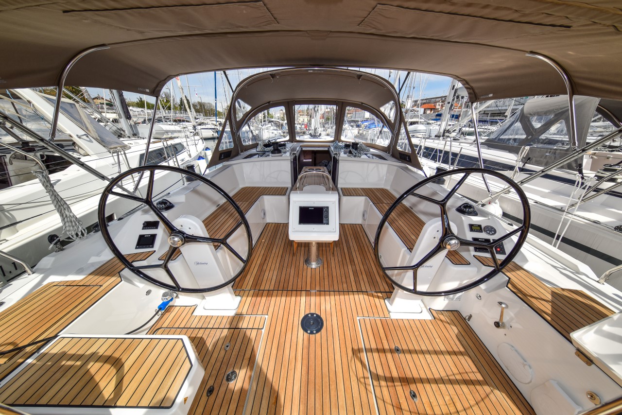 Bavaria C42 — photo 9