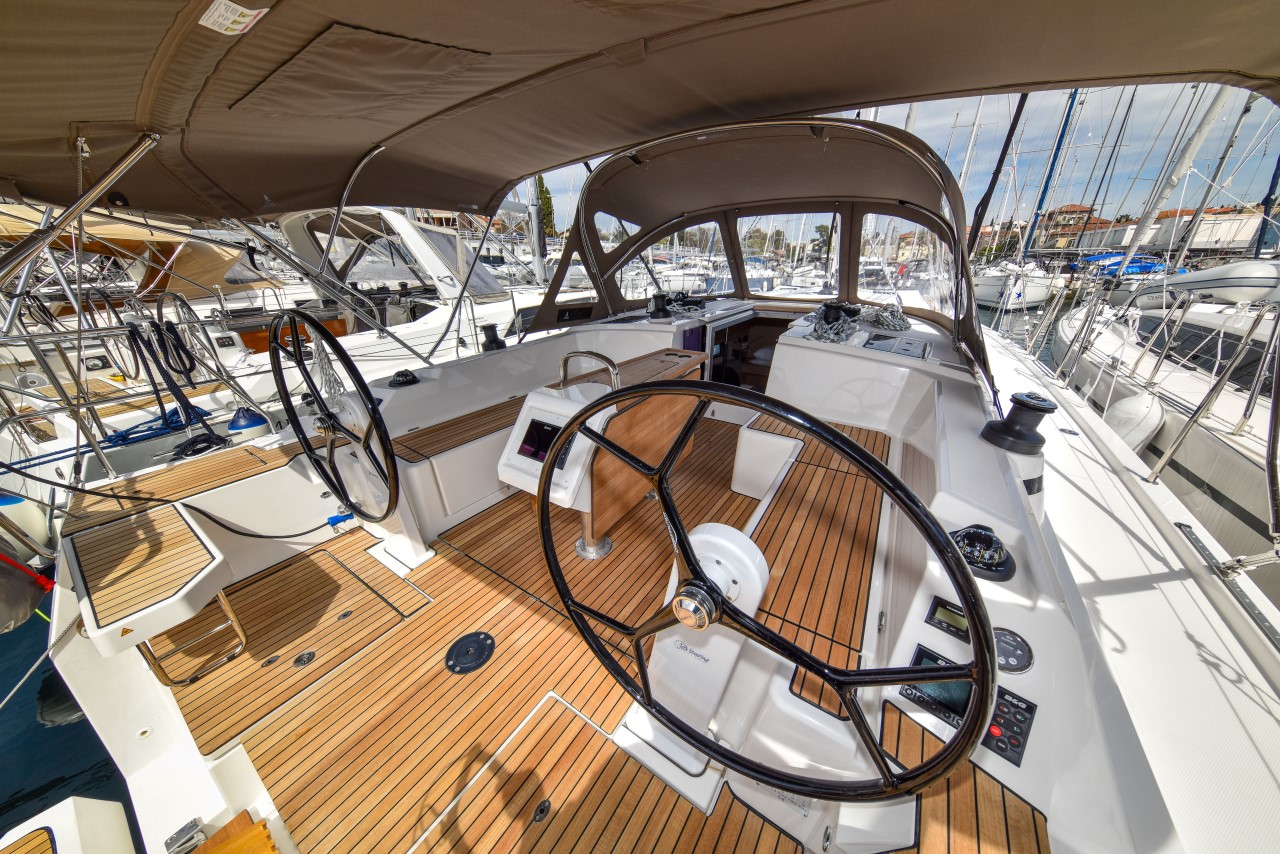 Bavaria C42 — photo 10