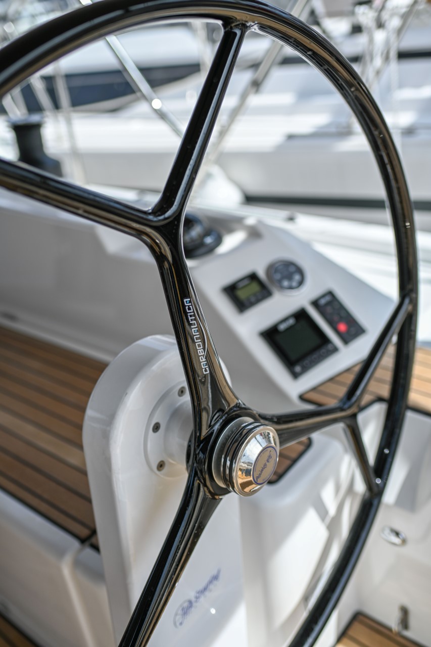 Bavaria C42 — photo 11