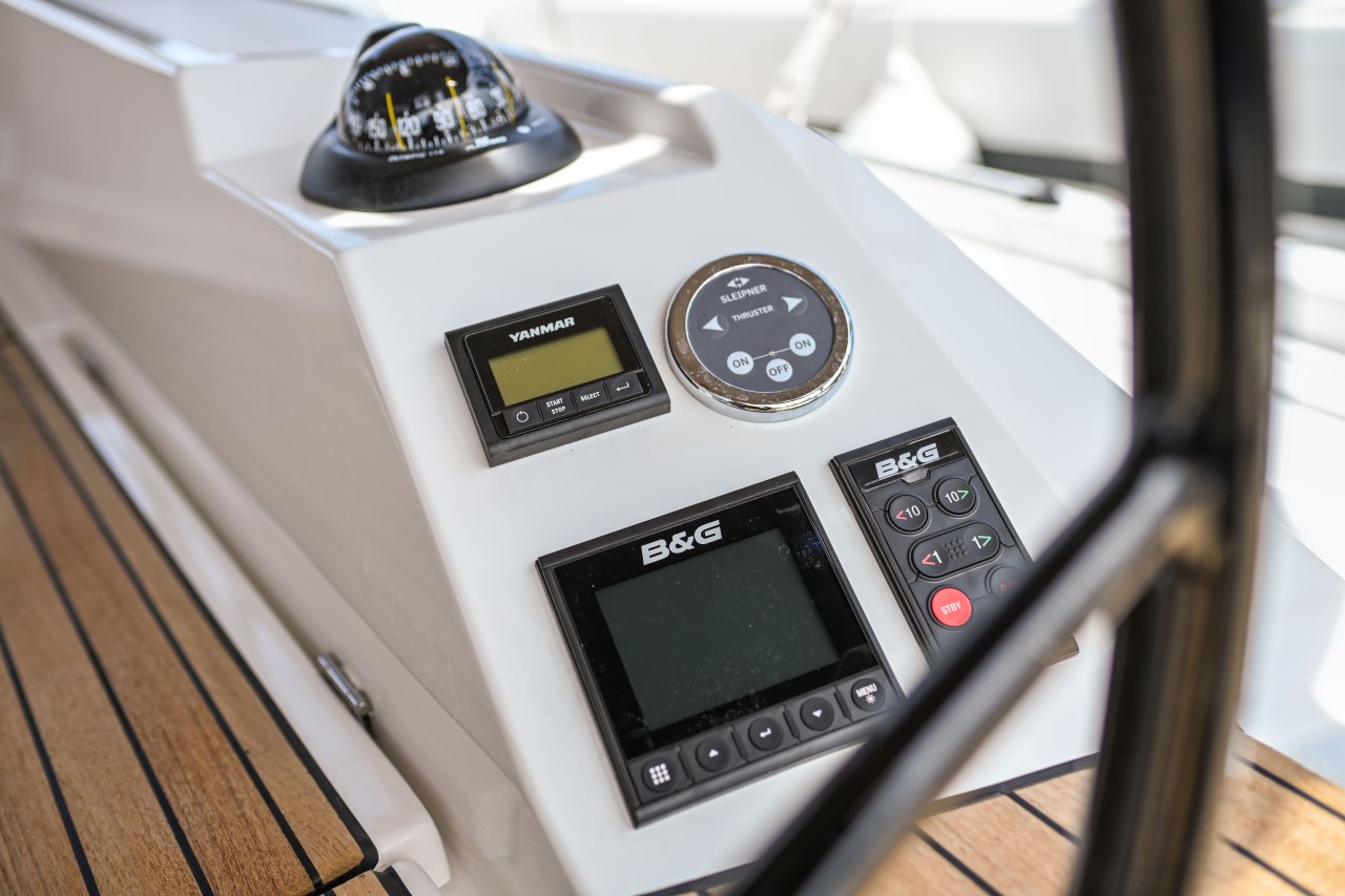Bavaria C42 — photo 12