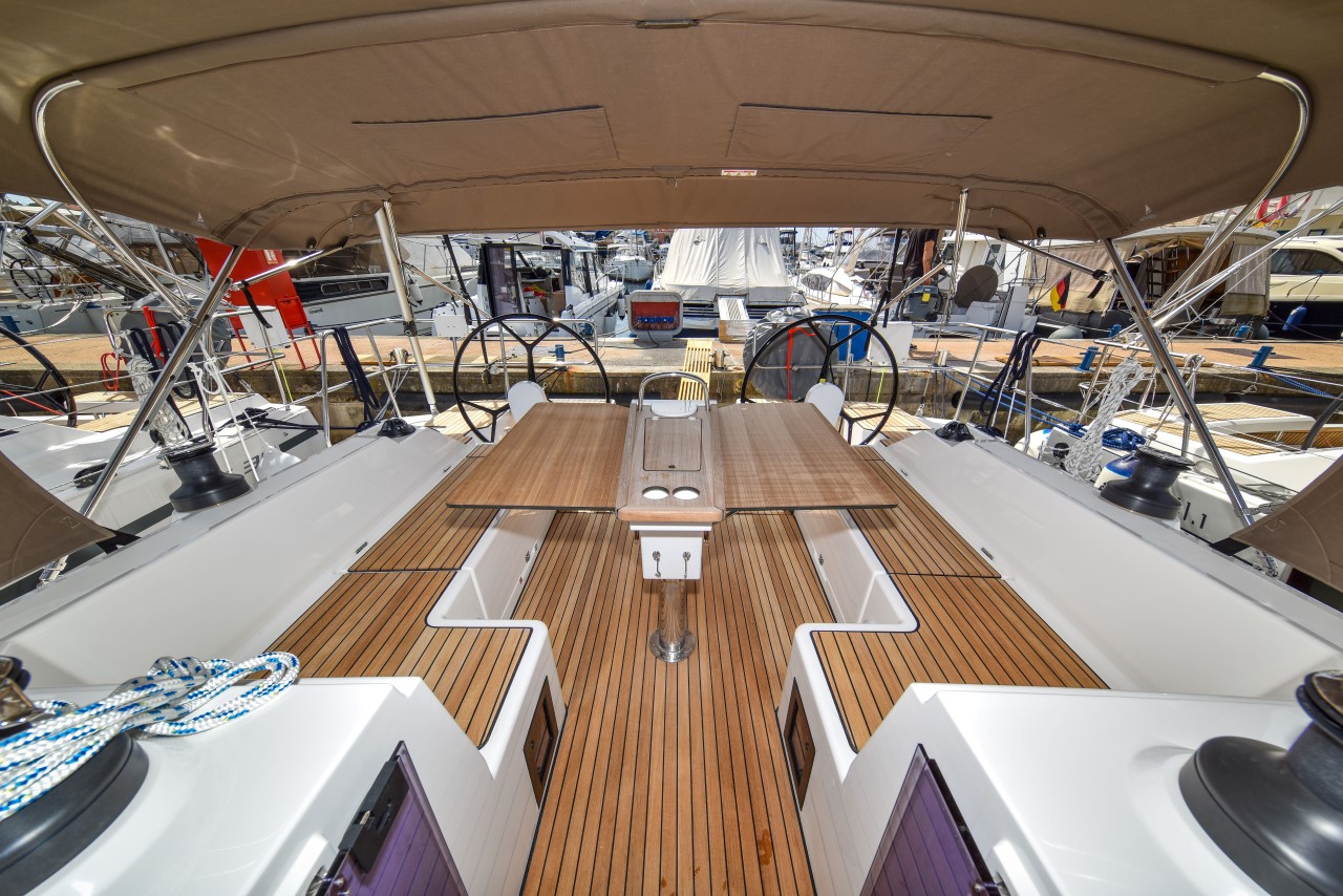 Bavaria C42 — photo 14