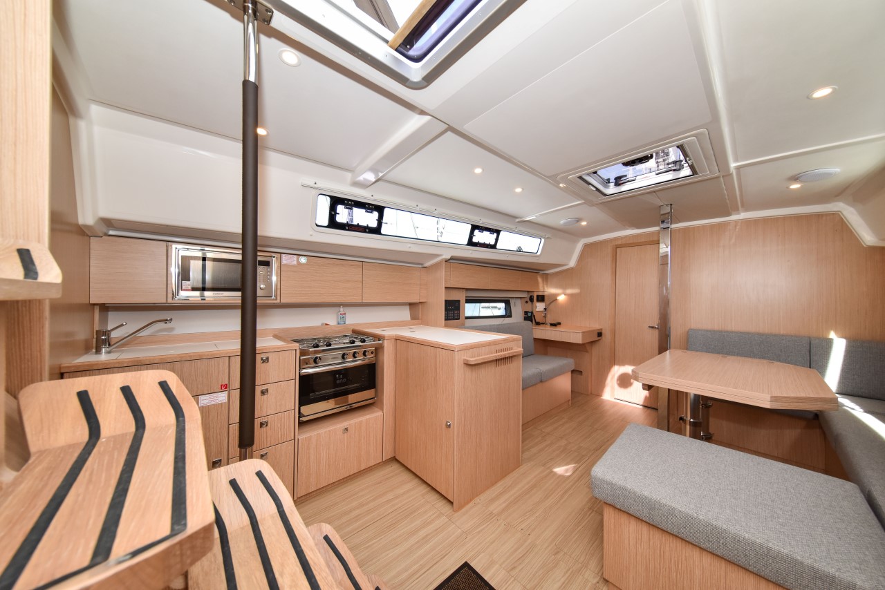 Bavaria C42 — photo 15