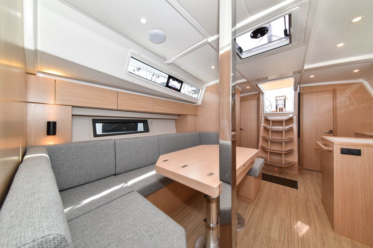 Bavaria C42 — photo 17