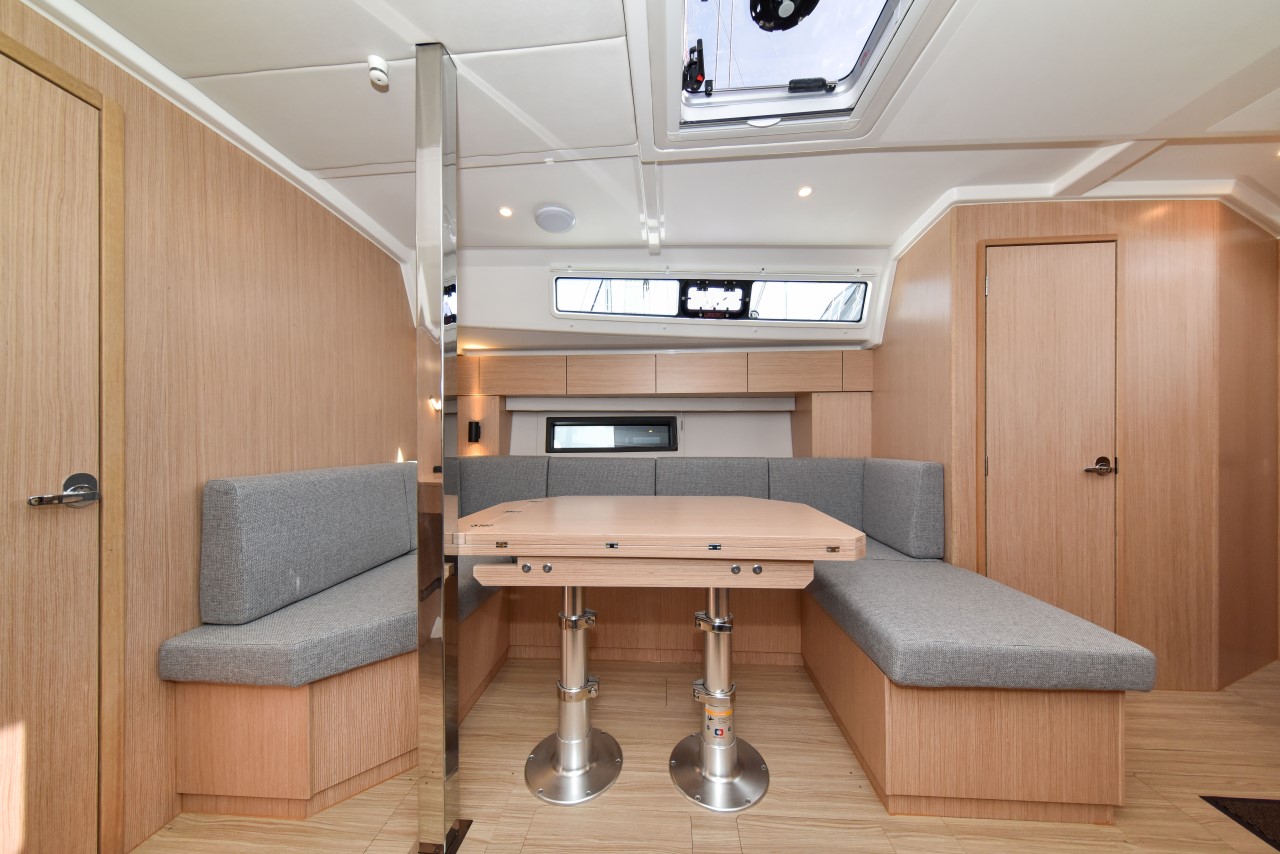 Bavaria C42 — photo 18