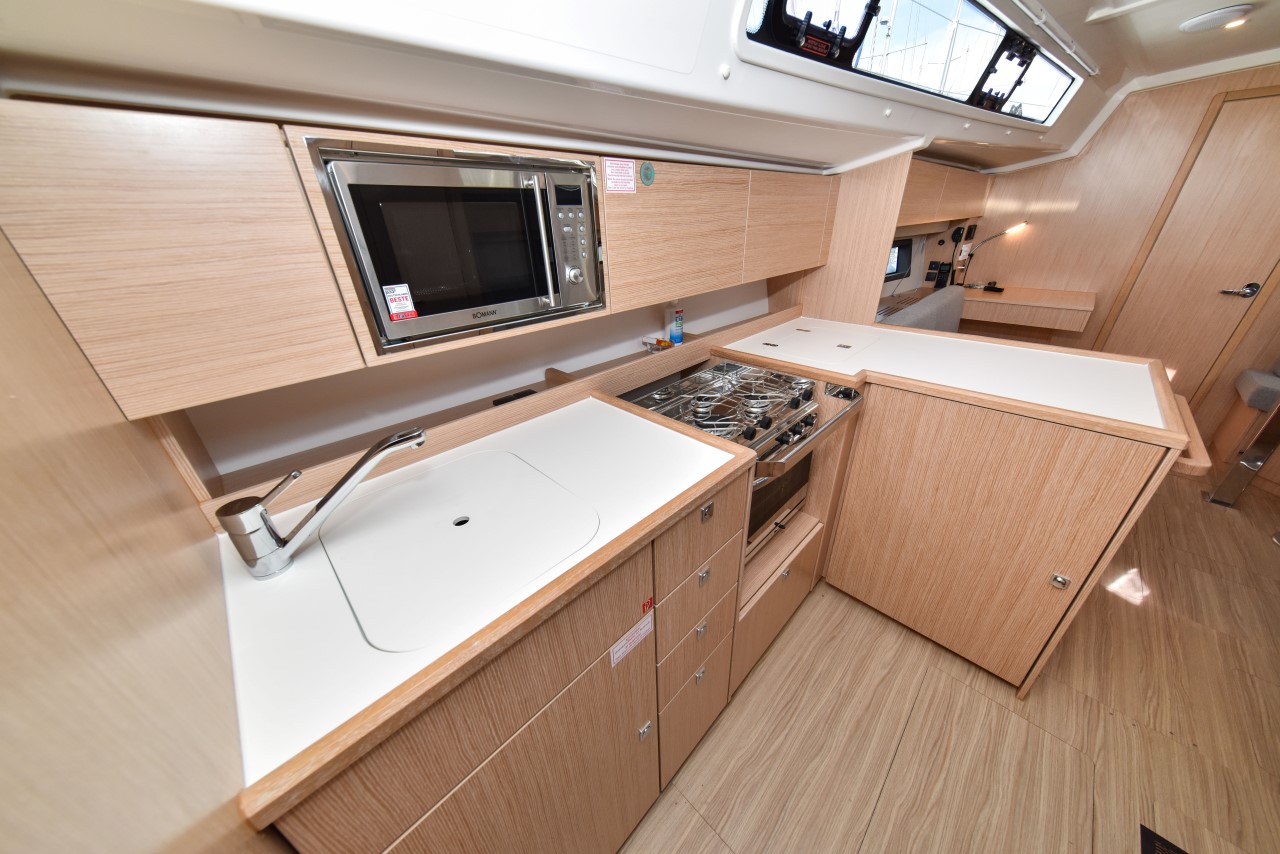 Bavaria C42 — photo 19