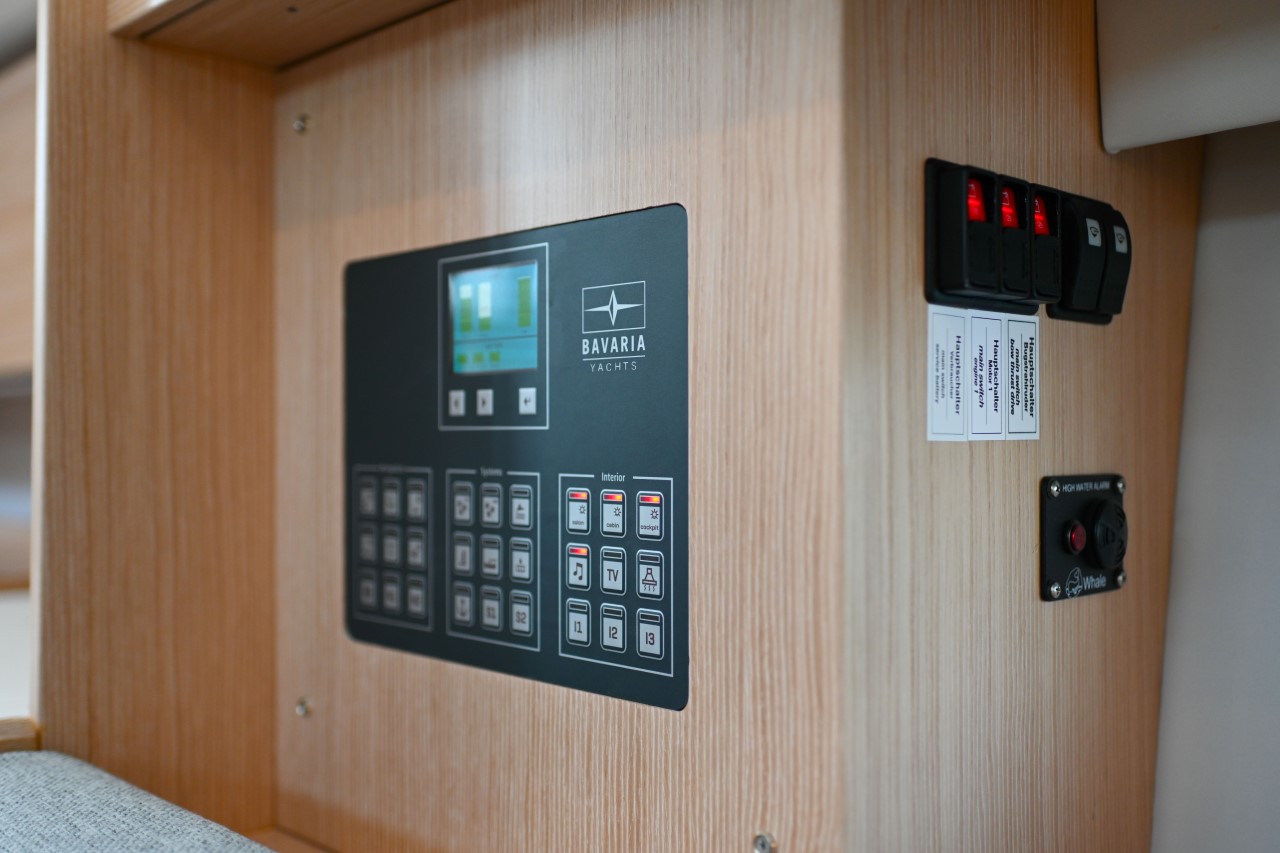 Bavaria C42 — photo 21