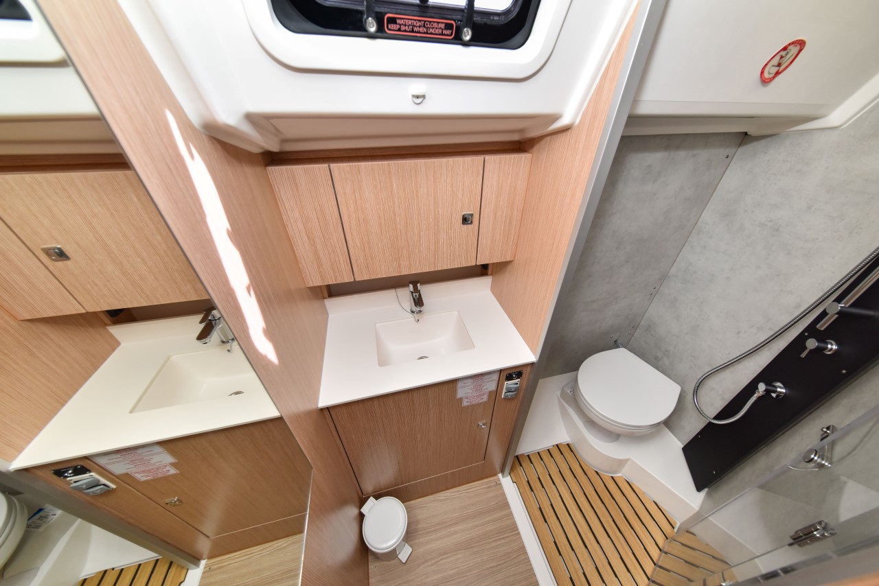 Bavaria C42 — photo 28