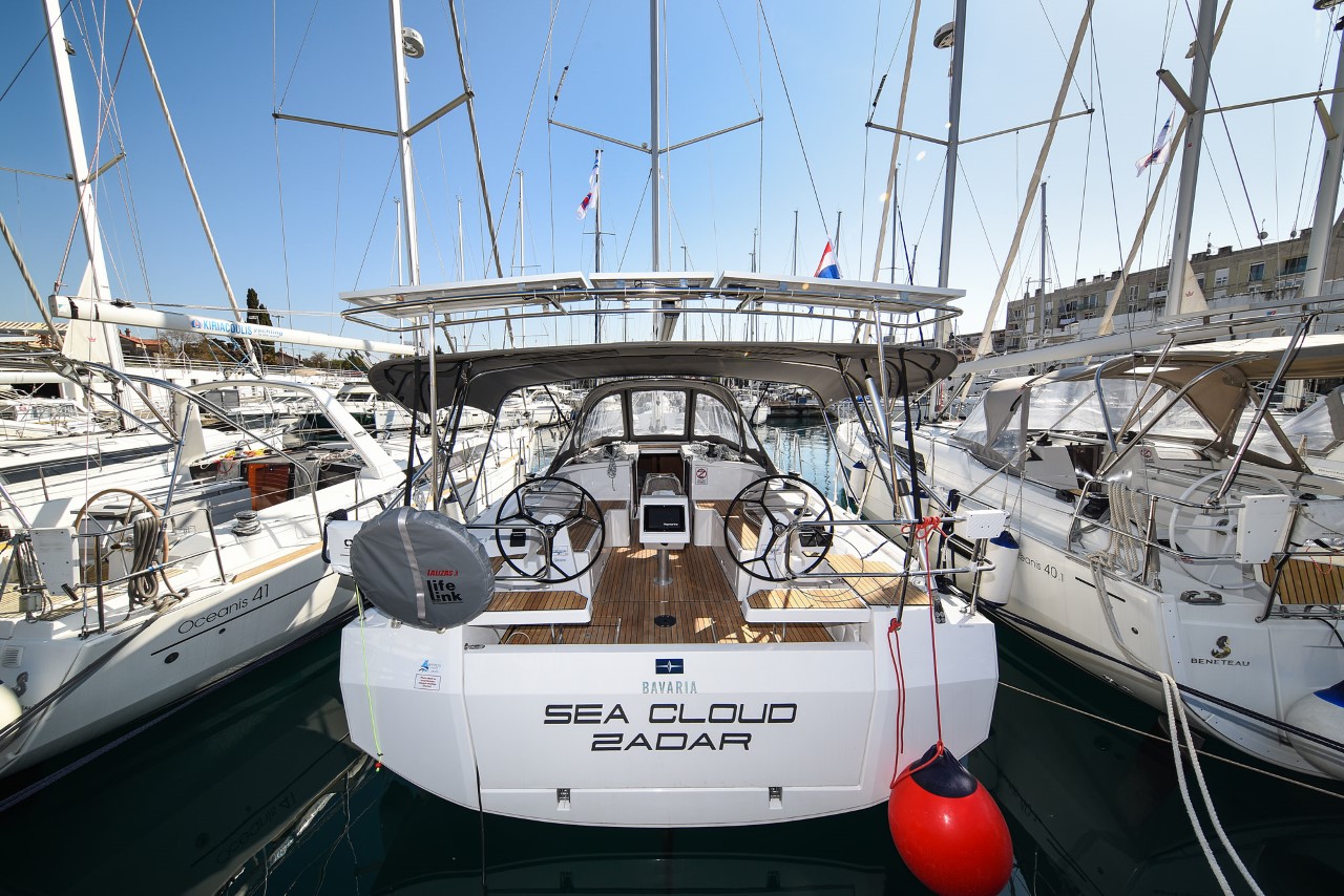 Bavaria C38 — photo 1