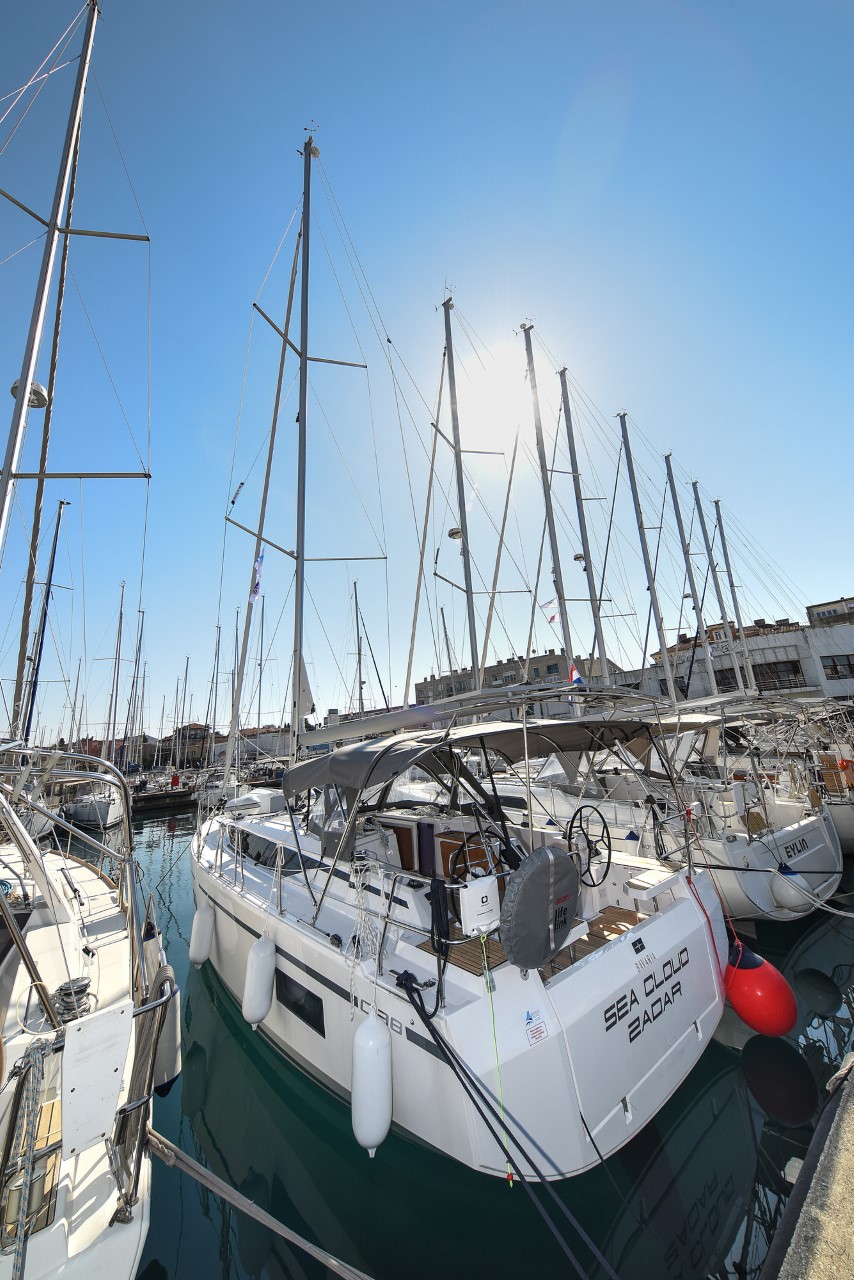 Bavaria C38 — photo 9