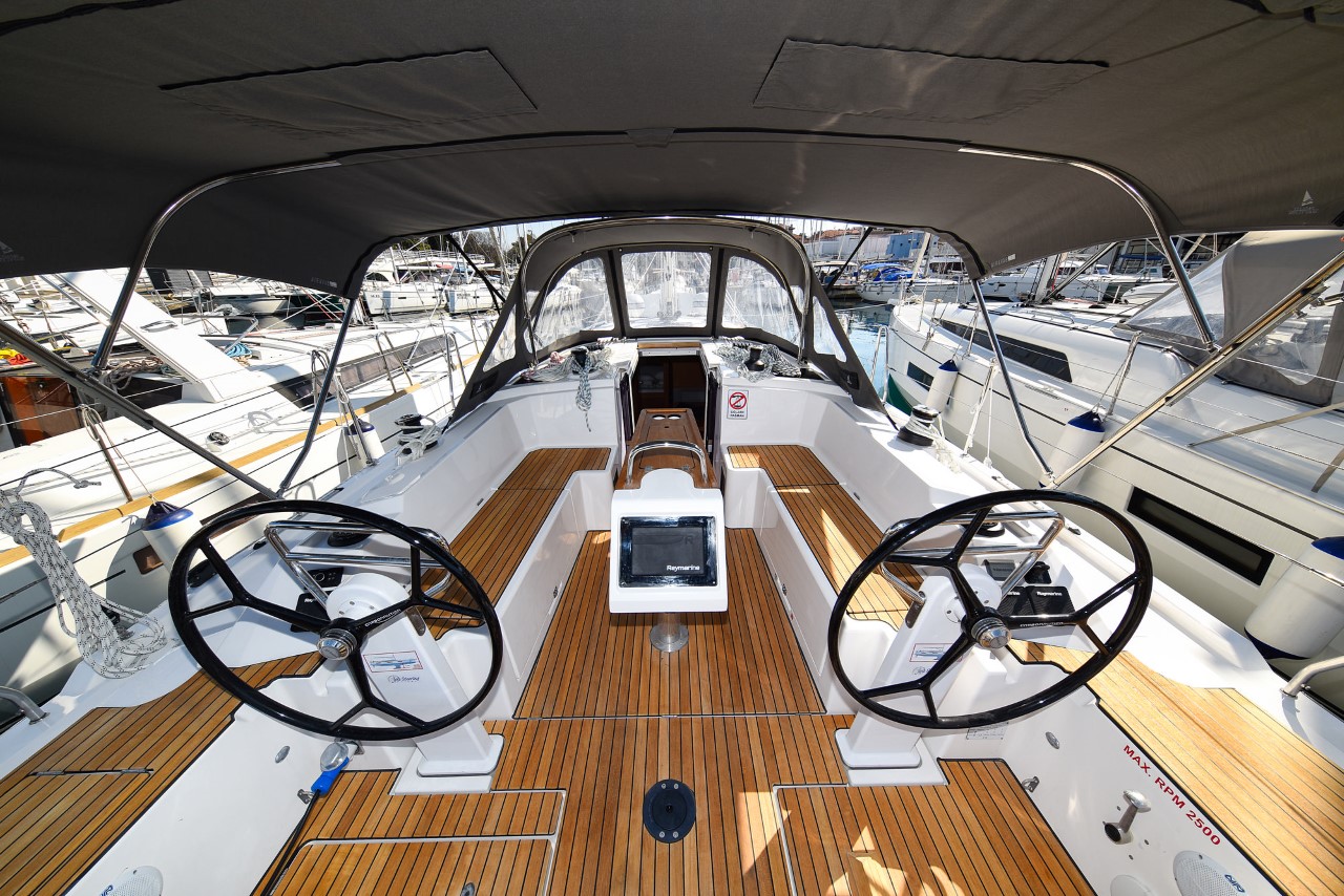 Bavaria C38 — photo 11