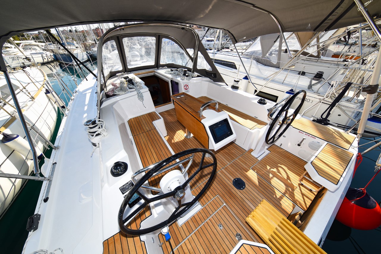 Bavaria C38 — photo 12