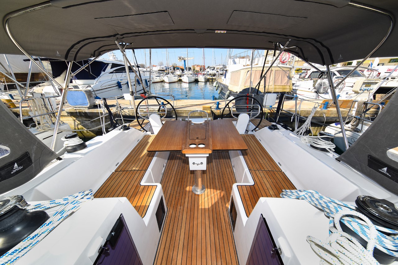 Bavaria C38 — photo 14