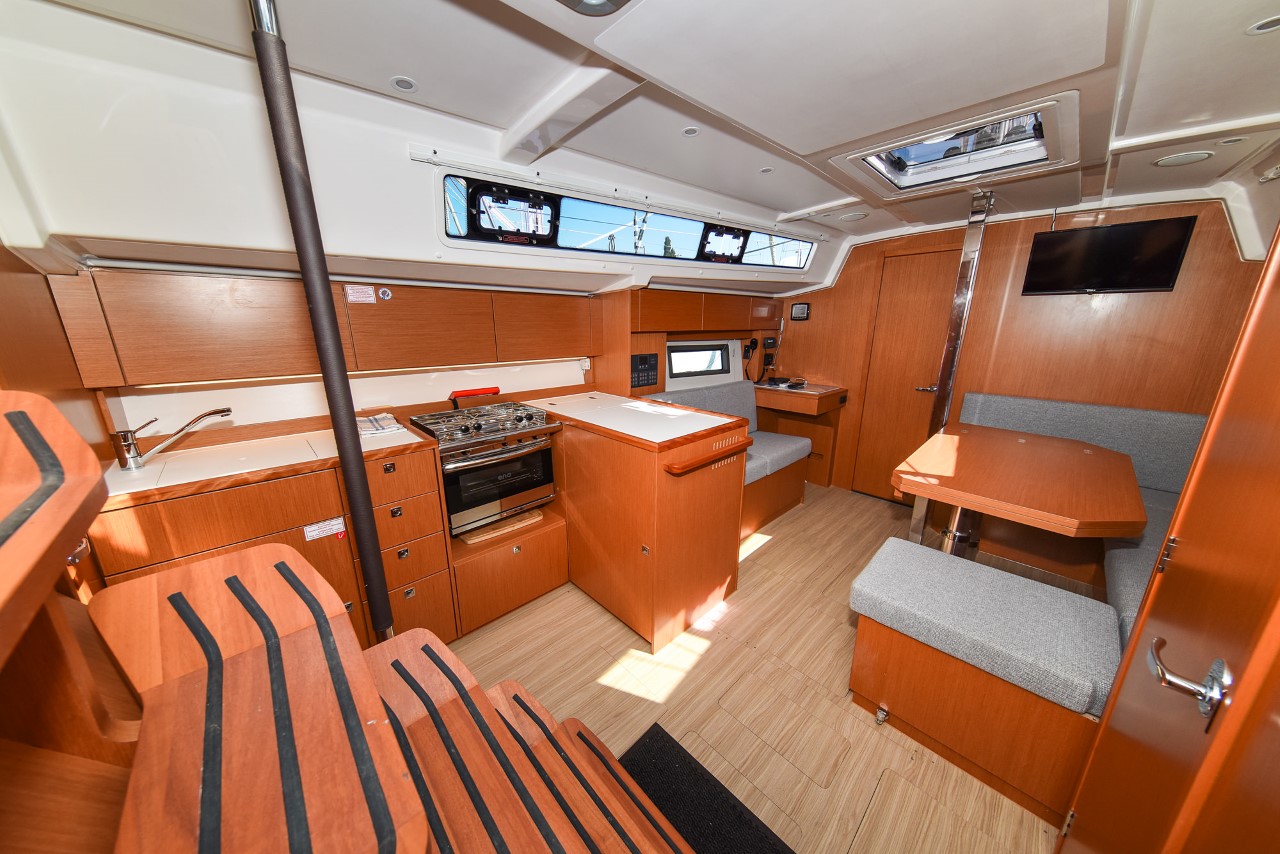 Bavaria C38 — photo 15