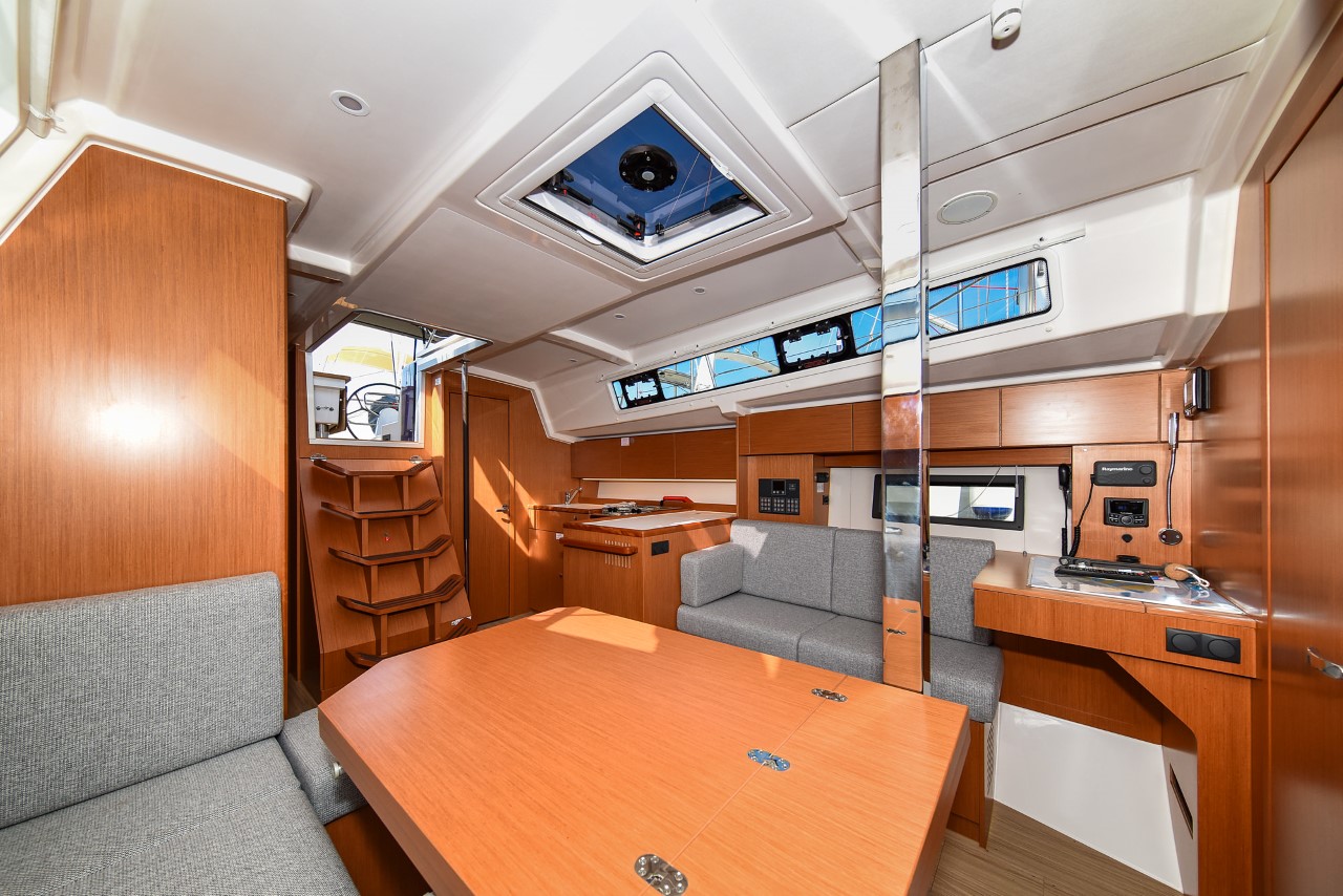 Bavaria C38 — photo 21
