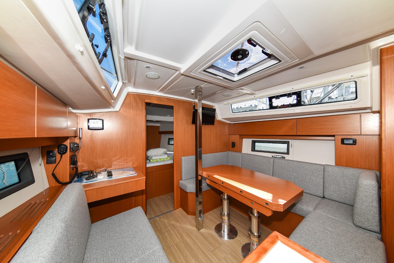 Bavaria C38 — photo 22