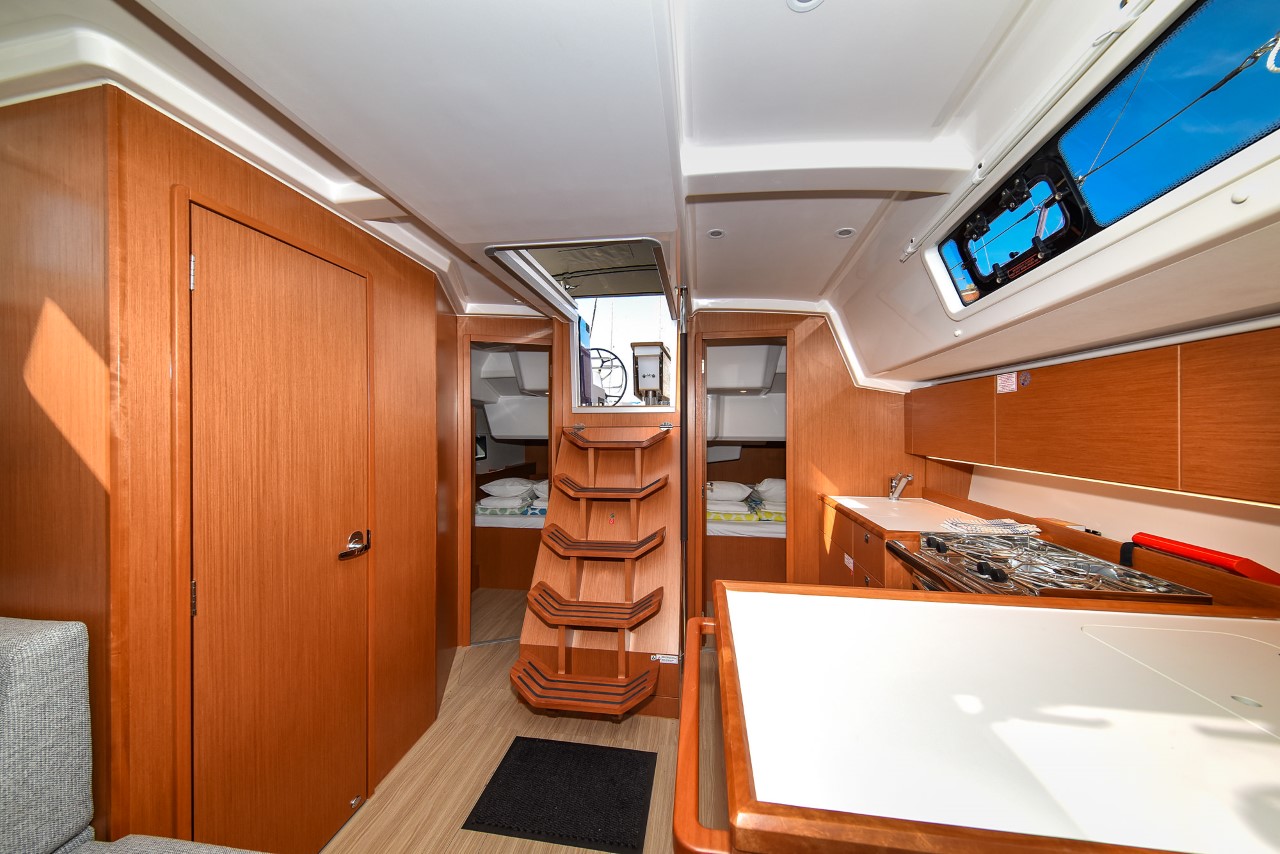 Bavaria C38 — photo 25