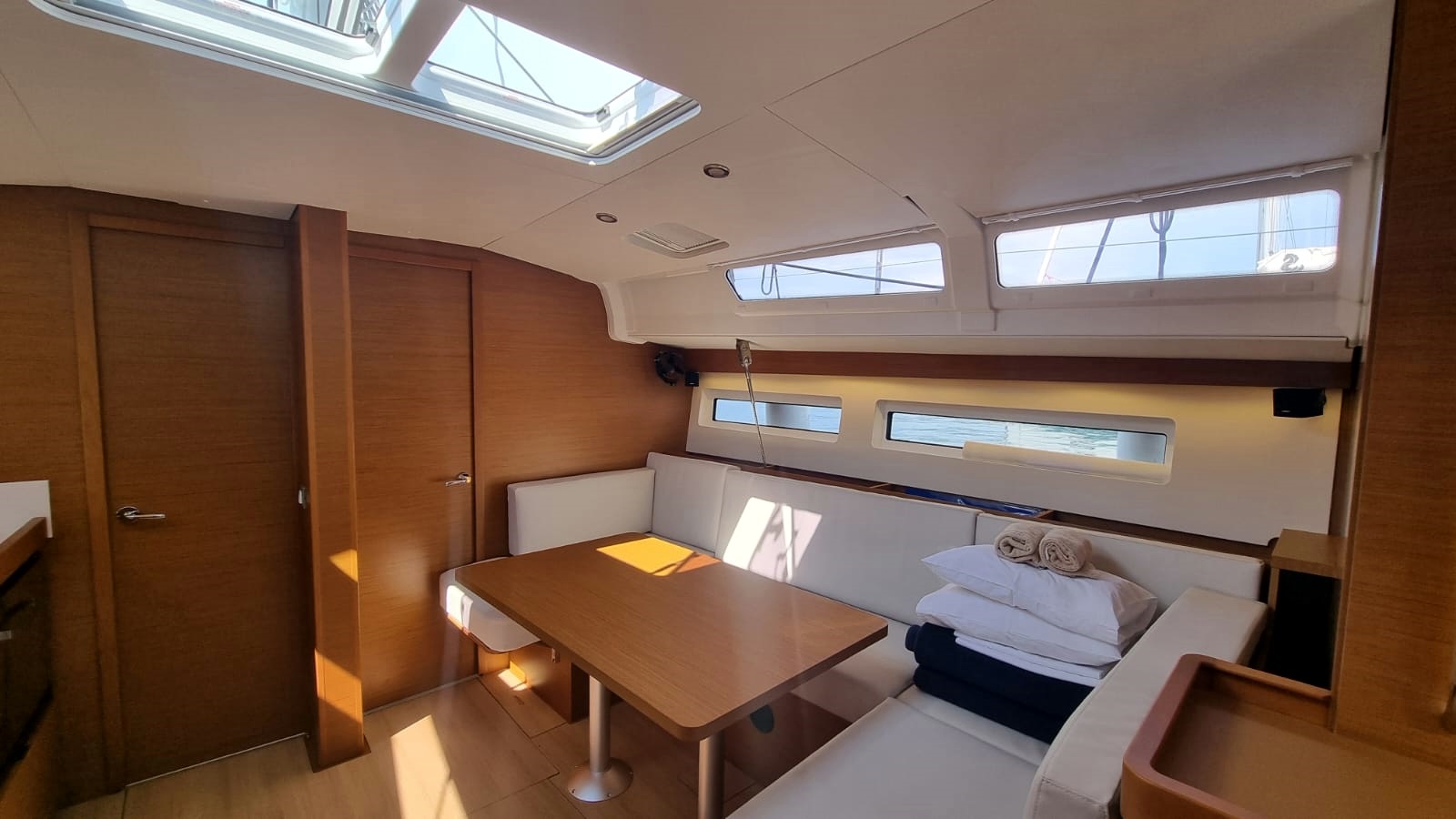 Sun Odyssey 490 - 5 + 1 cab. — photo 33