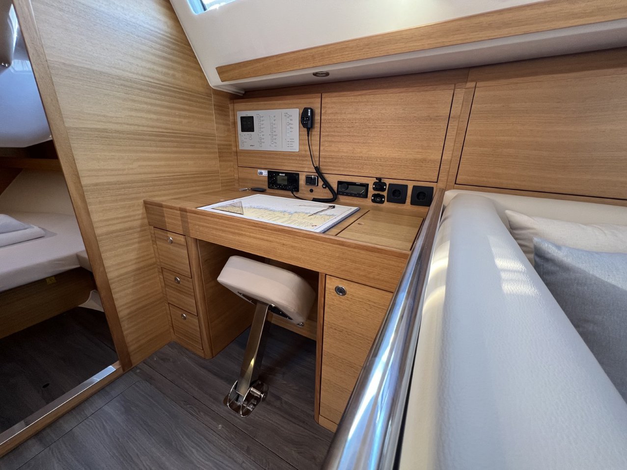 Elan Impression 45.1 - 3 cab. — photo 29