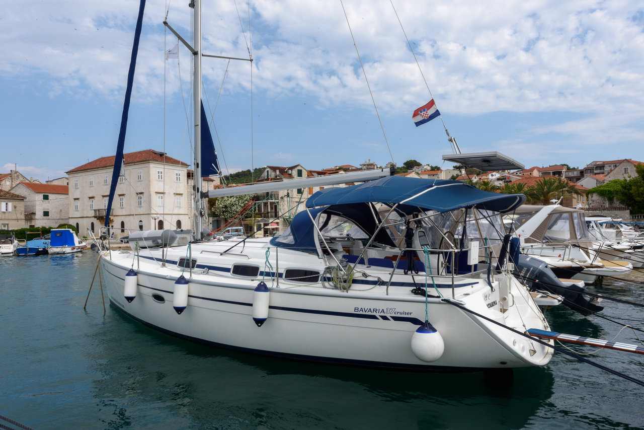 Bavaria 37 Cruiser — photo 1