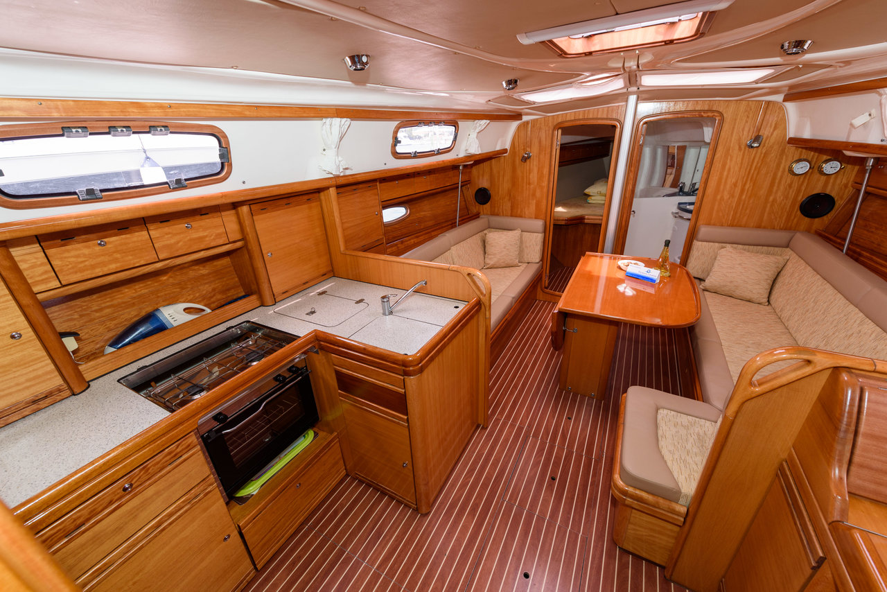 Bavaria 37 Cruiser — photo 3