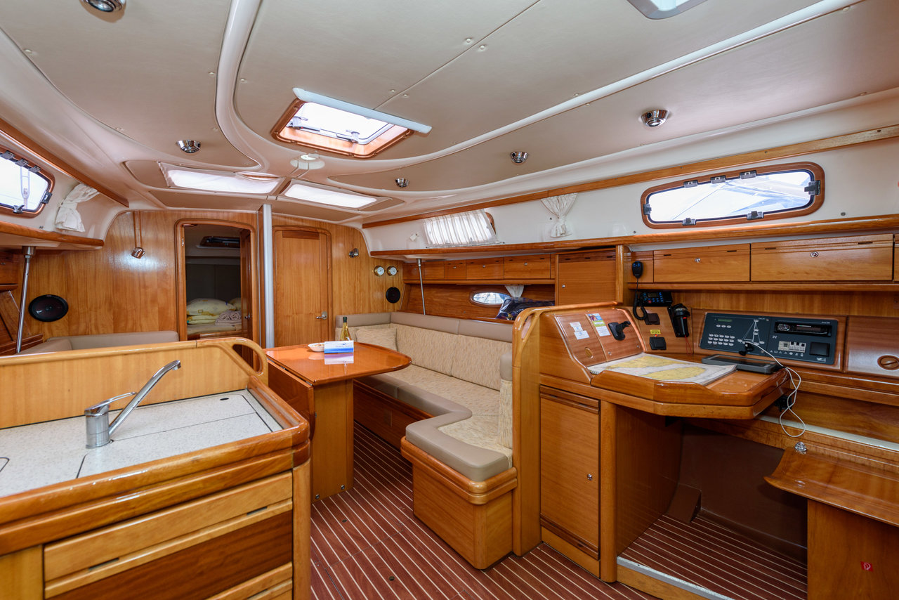 Bavaria 37 Cruiser — photo 4