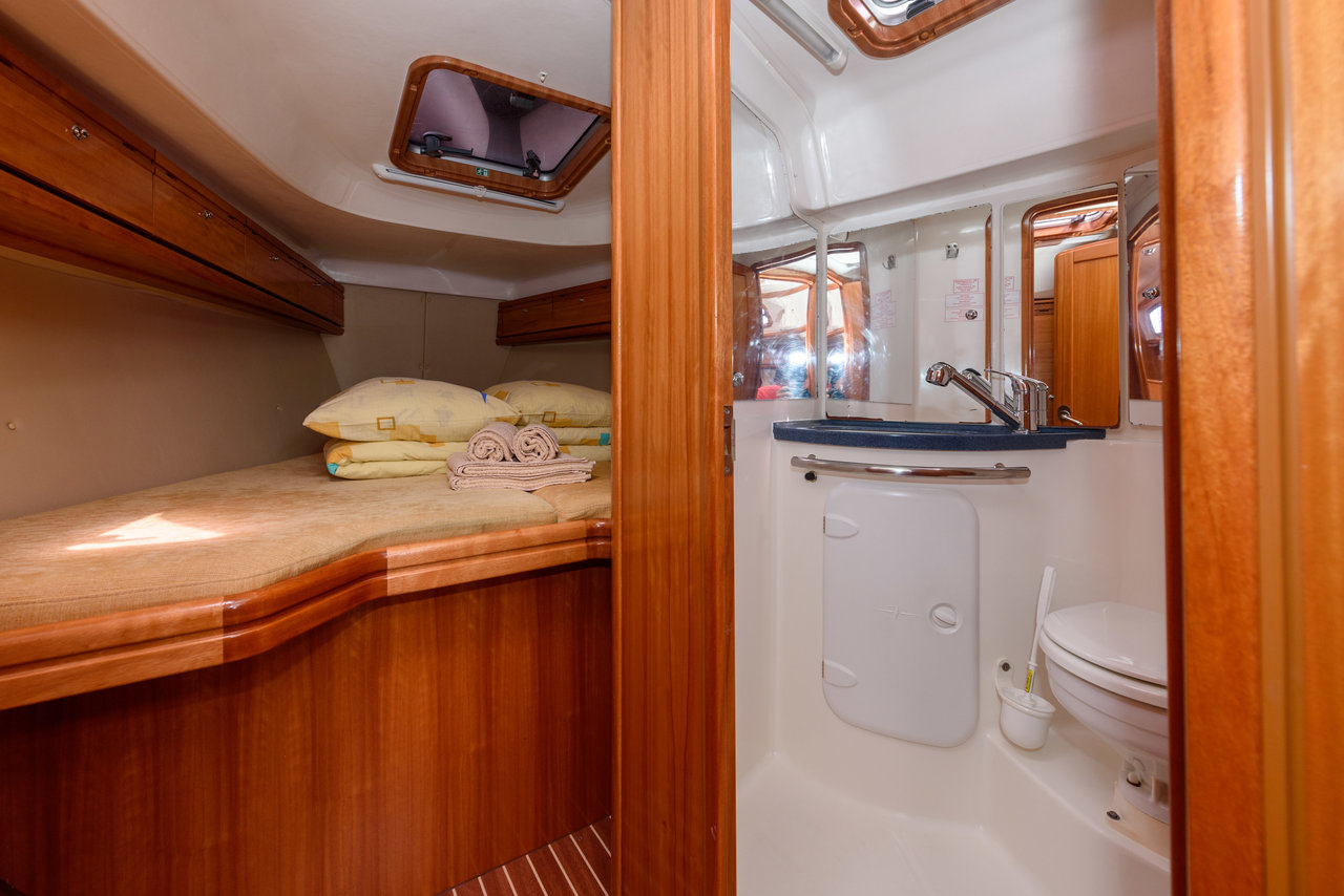 Bavaria 37 Cruiser — photo 9