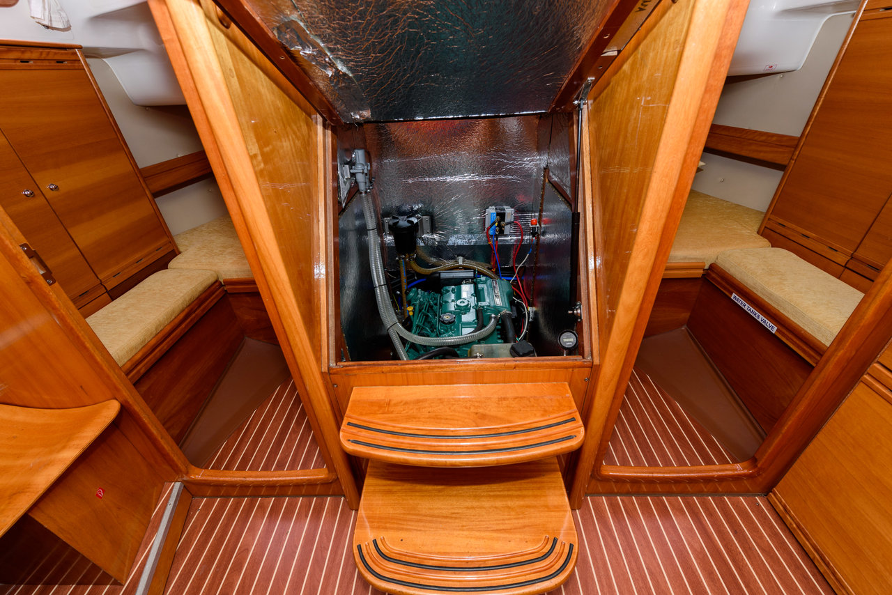 Bavaria 37 Cruiser — photo 10