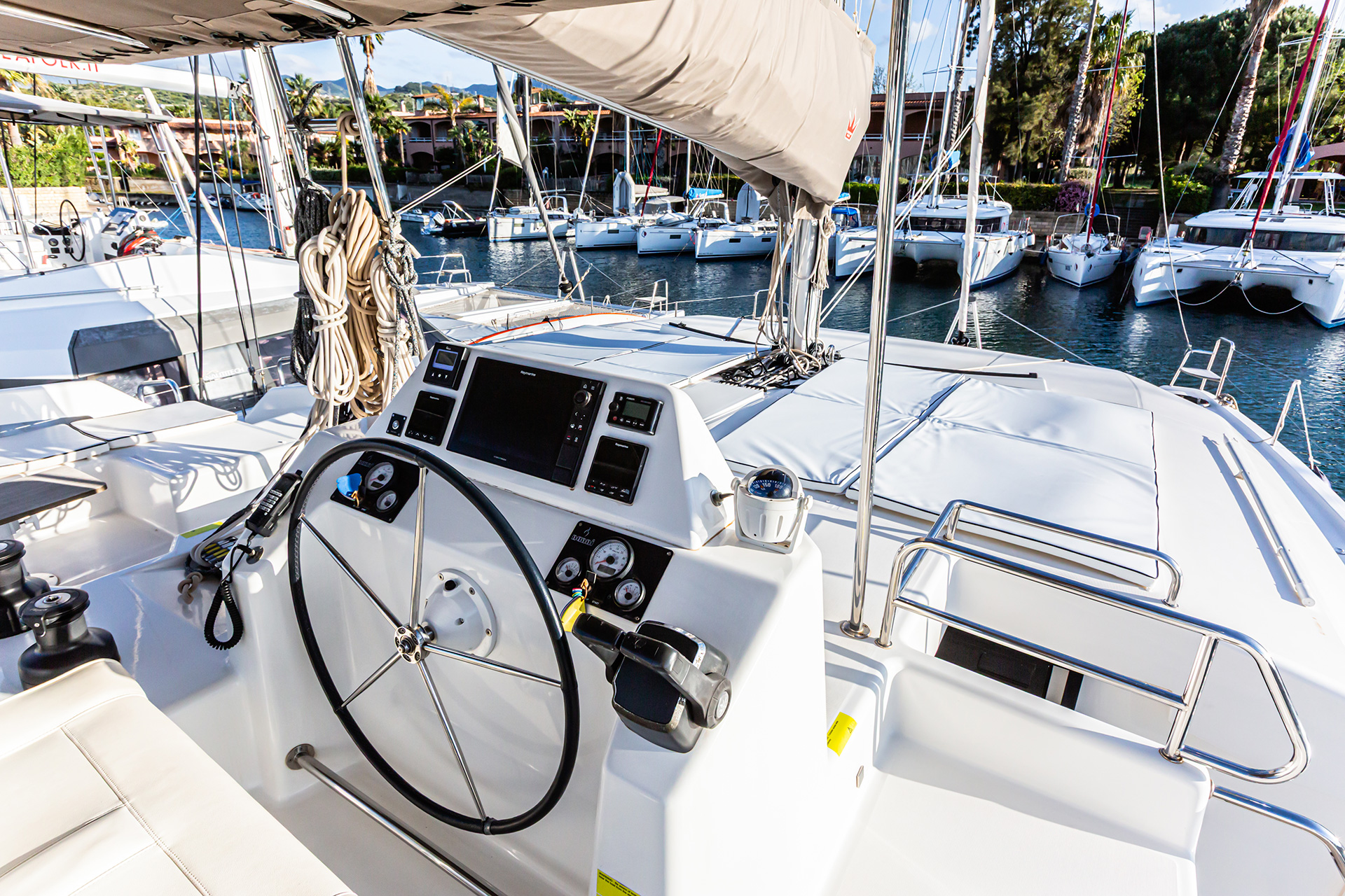 Dufour 48 Catamaran - 5 + 1 cab. — photo 2