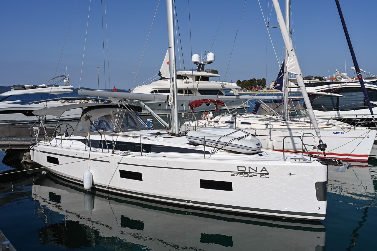 Bavaria C42 — photo 10