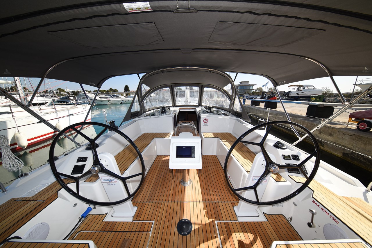Bavaria C42 — photo 14