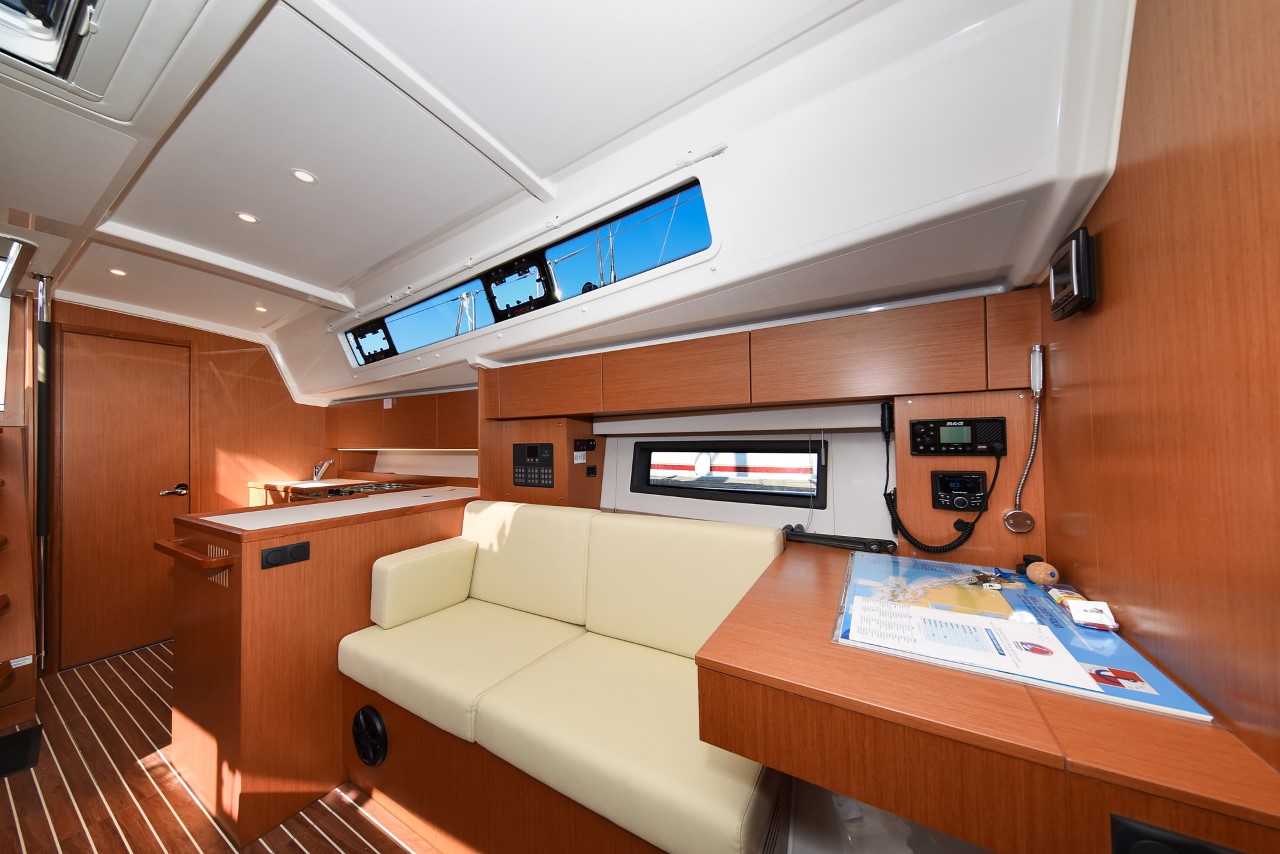 Bavaria C42 — photo 23