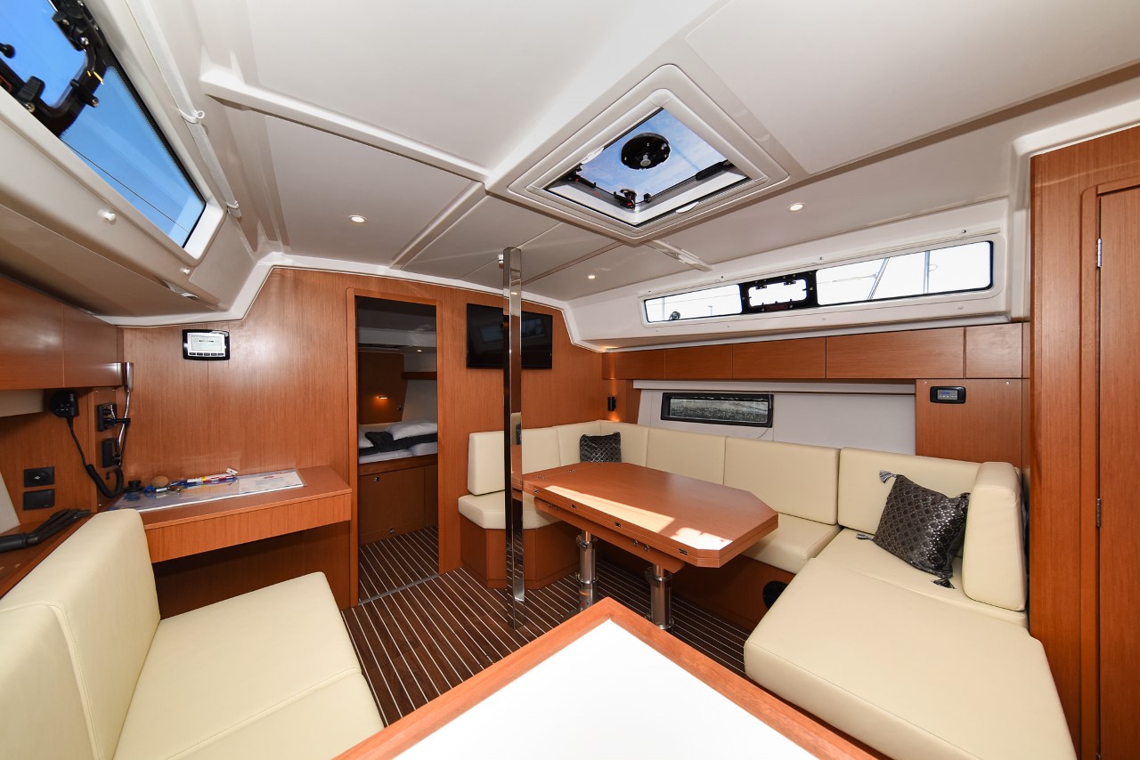 Bavaria C42 — photo 26