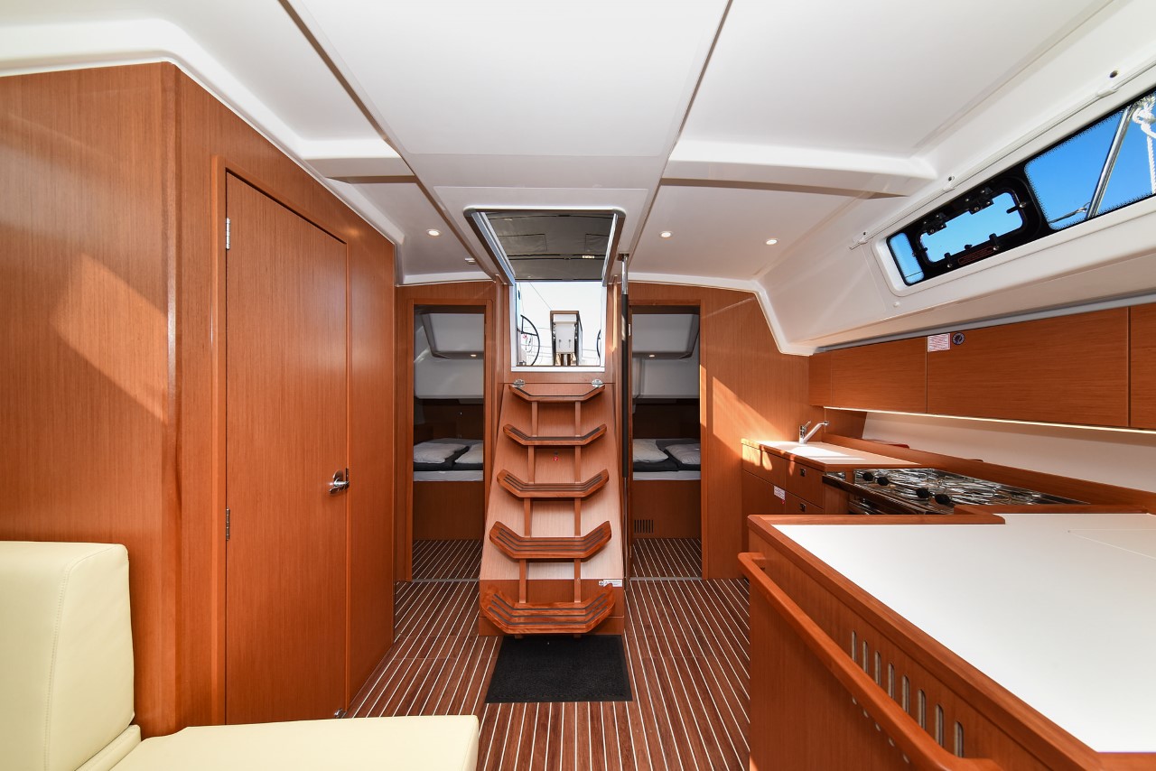 Bavaria C42 — photo 27