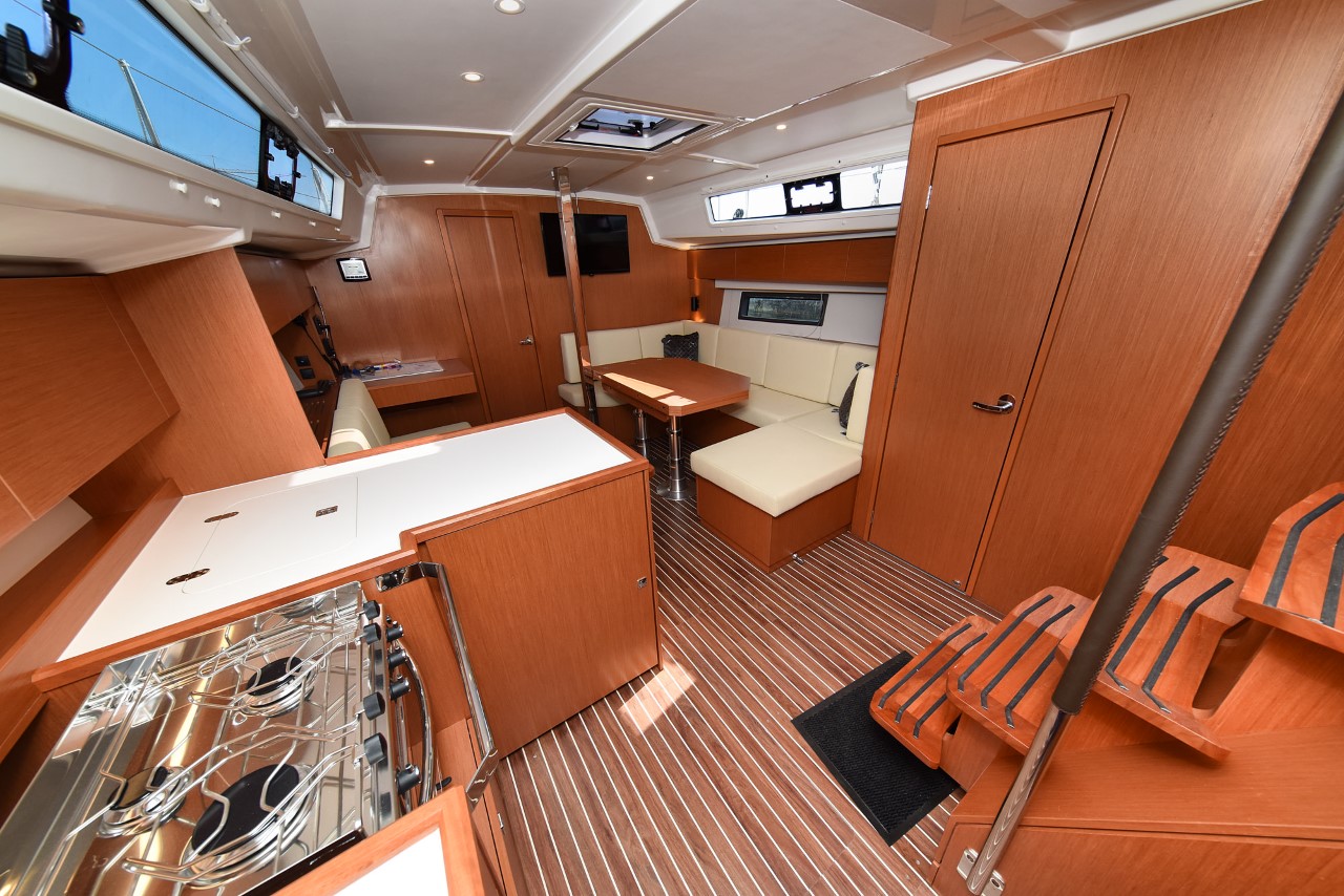 Bavaria C42 — photo 29
